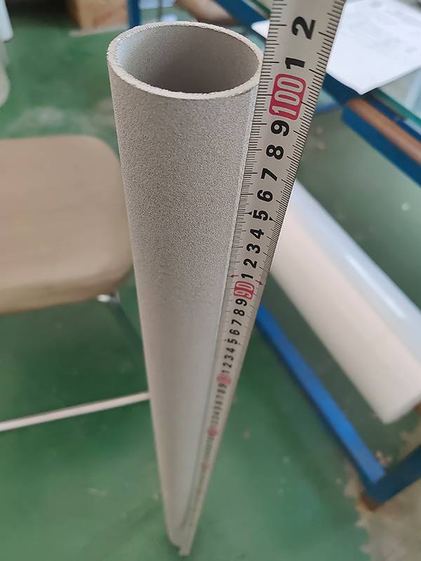 Measure 100 cm long porous SS sintered filter element without fitting with tape measure